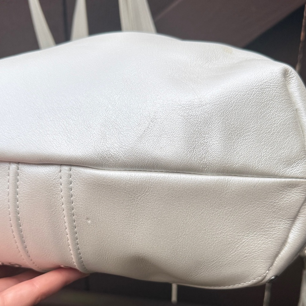Elliott Lucca NWT Rare Anna Pearly Opalescent White Elegant Studded Hobo Bag - Picture 8 of 13